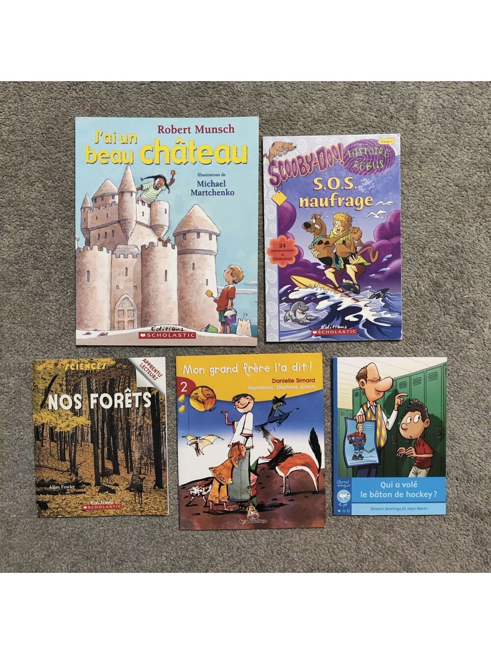 Lot of 5 French Children's Books Robert Munsch Scooby-Doo Scholastic Paperbacks